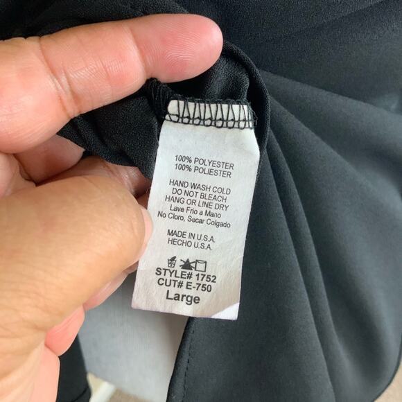 Adrienne Sleeveless Top w/ Cutout Black Size L - Picture 12 of 12